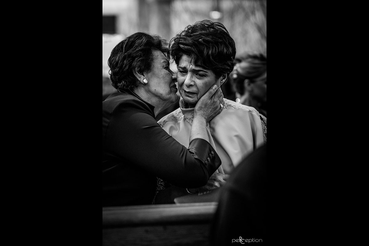 reportage de mariage - couverture de la cérémonie religieuse - instant émotion la maman de la mariée - peRCeption l'atelier photo Renaud Couderc Strasbourg Alsace