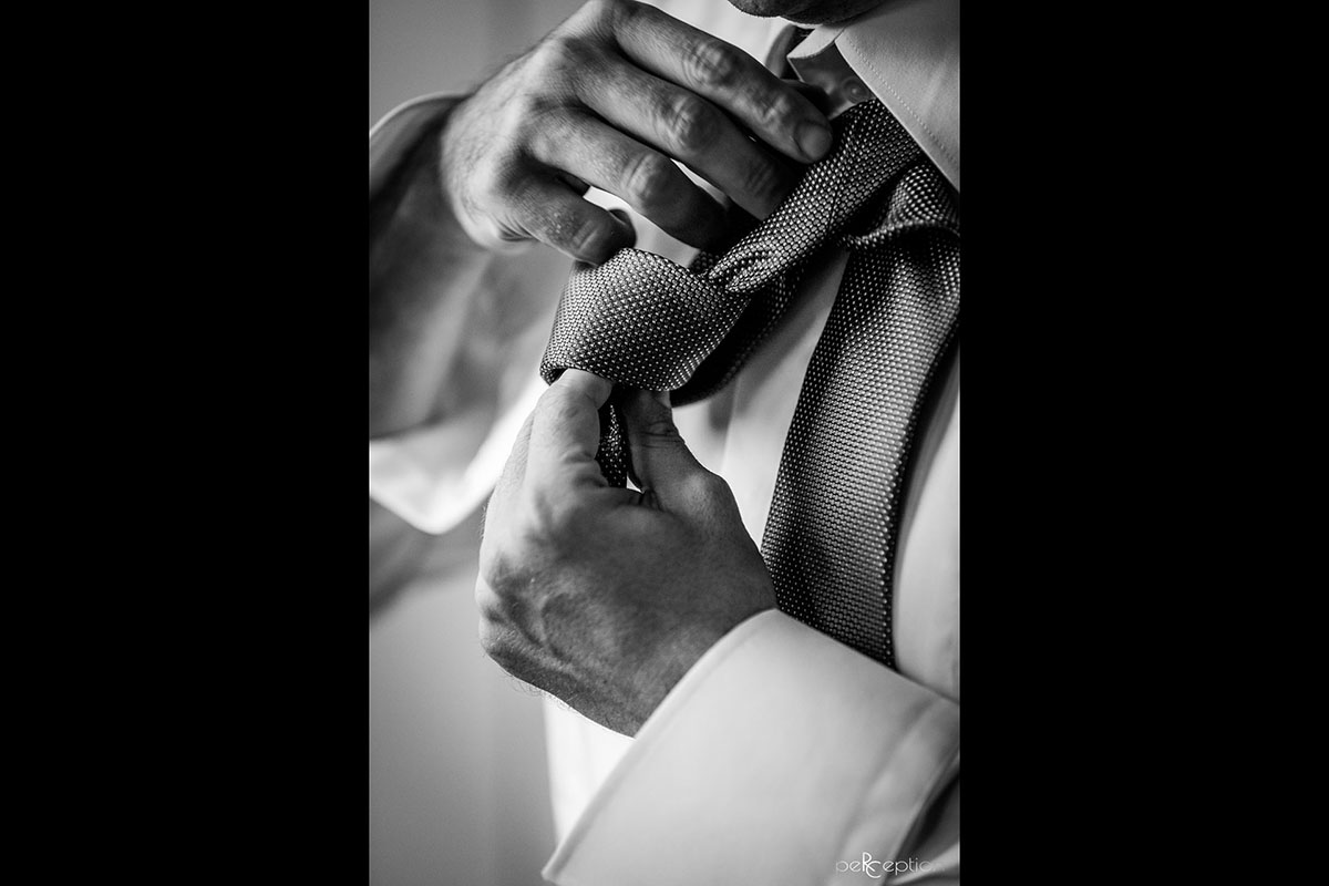 reportage de mariage - photographies préparatifs avec le marié - peRCeption l'atelier photo Renaud Couderc Strasbourg Alsace