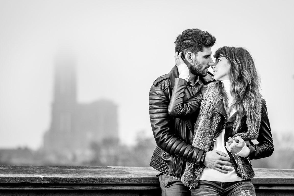 Renaud Couderc peRCeption atelier photo - séance photo portrait de couple en extérieur cathédrale de Strasbourg - Alsace