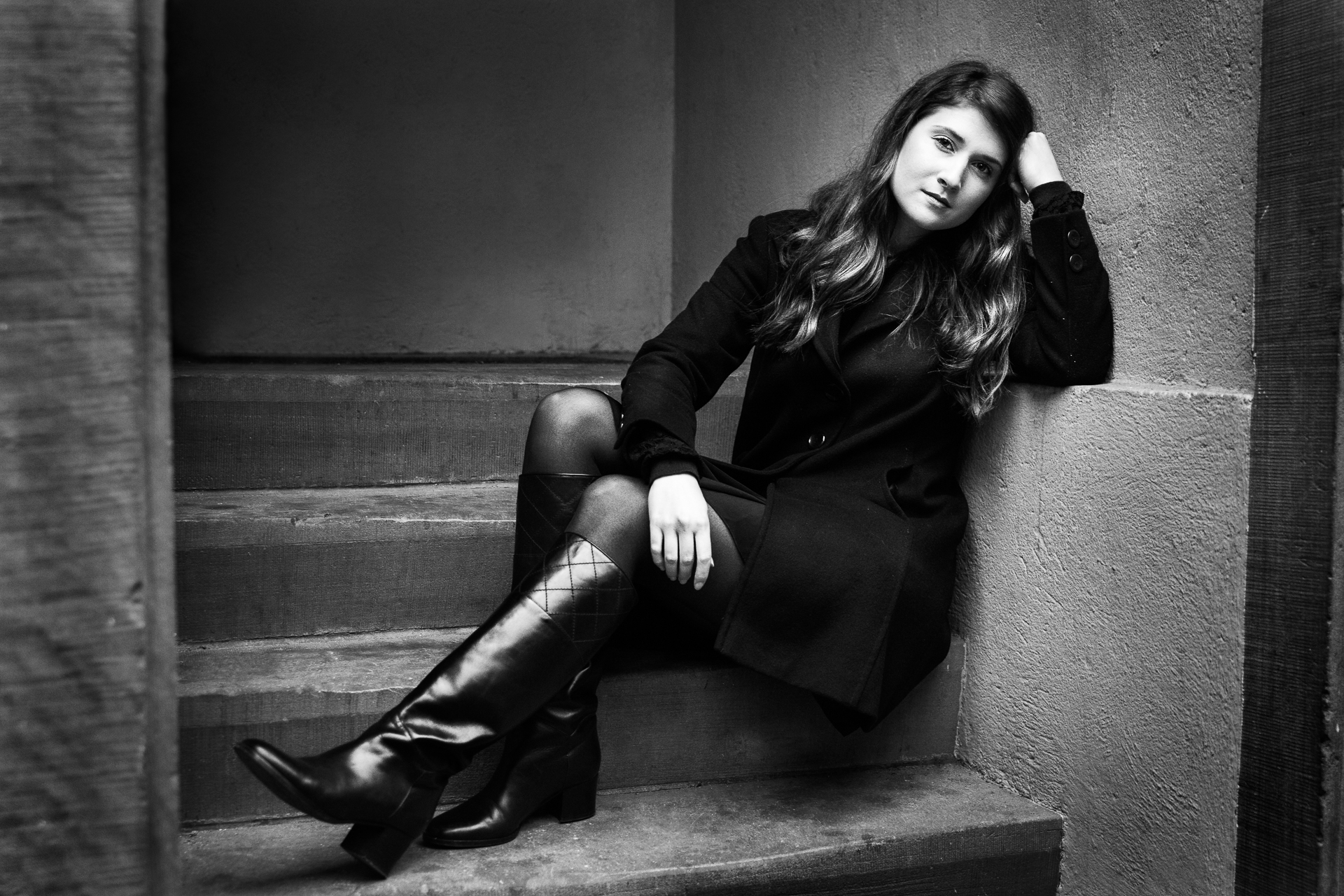 portrait de femme en extérieur, en noir et blanc - forfait séance solo peRCeption l'atelier photo Renaud Couderc Strasbourg Alsace