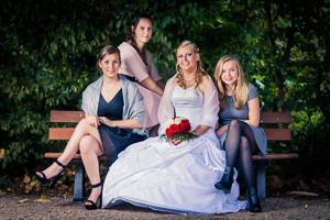 Mariage - Groupe - La mariée et ses témoins